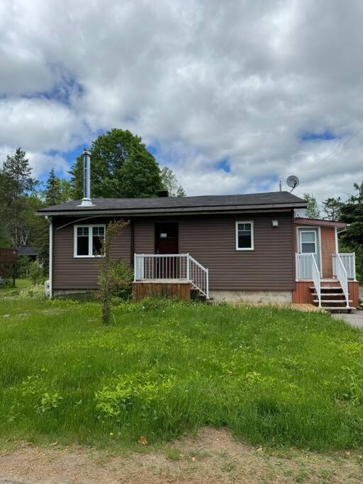 فيلا Bienvenue Au Chalet 3 Copains Lac-Simon المظهر الخارجي الصورة