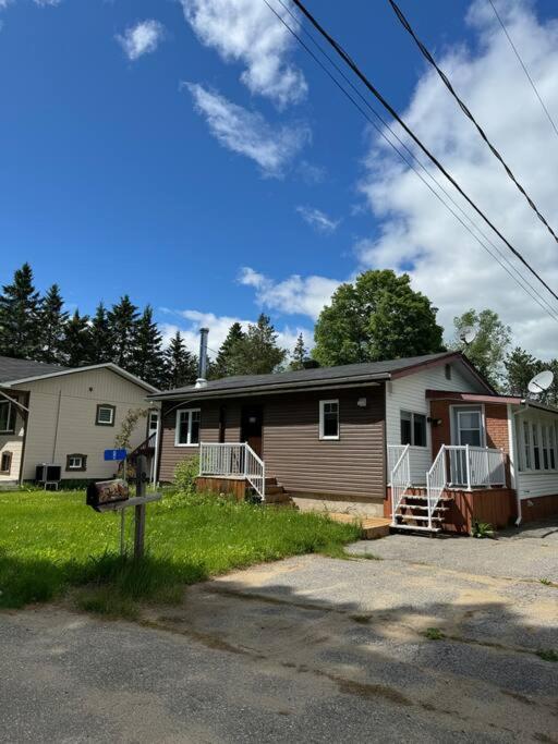 فيلا Bienvenue Au Chalet 3 Copains Lac-Simon المظهر الخارجي الصورة